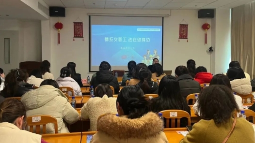 山东省乳山市总工会开展巾帼劳模宣讲活动