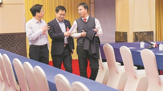 两会影像｜大国工匠代表共话人才培育