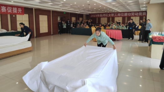 山东威海临港区总工会举办餐饮行业女职工技能竞赛