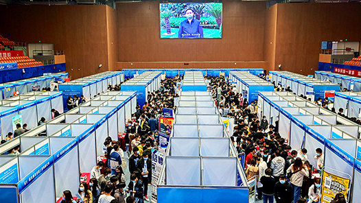 北京怀柔区举办“春风行动”招聘会