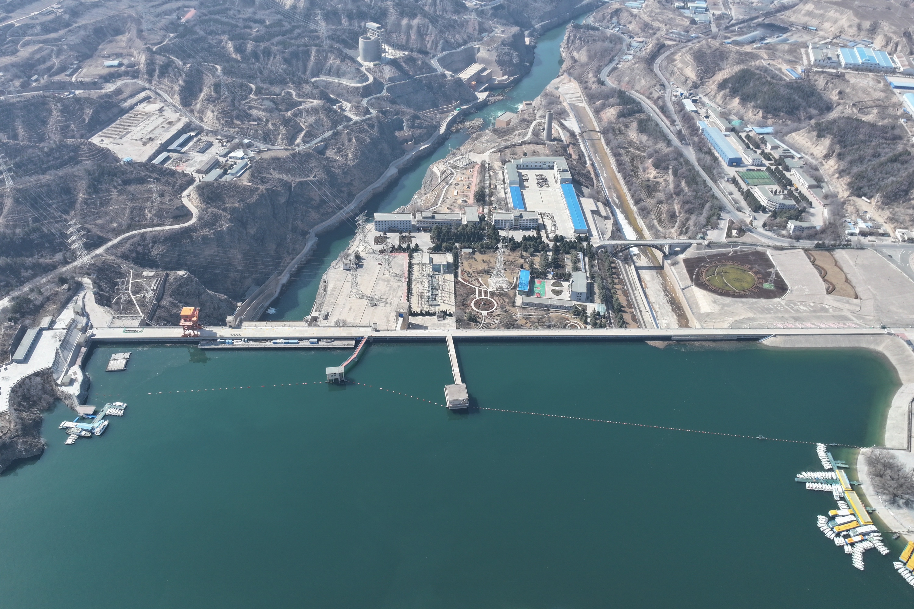刘家峡水库加大出库流量撑执卑鄙农业春灌补水 (2).jpg