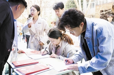 5a439499cbb41a29677cfc05d75e7ba2