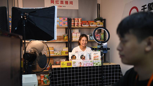 山东威海文登区总工会扎实推进建会入会和依靠职工办企业集中宣传月活动