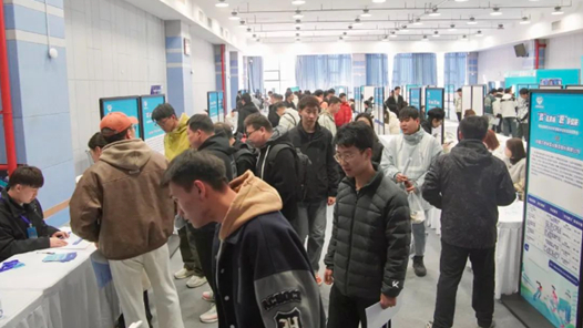 呼和浩特市举办2025年高校毕业生巡回招聘会
