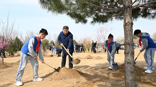 习近平在参加首都义务植树活动时强调 为山川大地增添锦绣 让中国式现代化底色更加亮丽