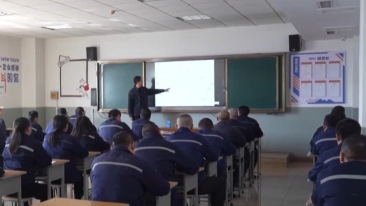 企业拥抱数智化 农民工如何转型高素质产业工人？