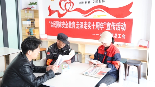 内蒙古太仆寺旗总工会开展全民国家安全教育宣传活动