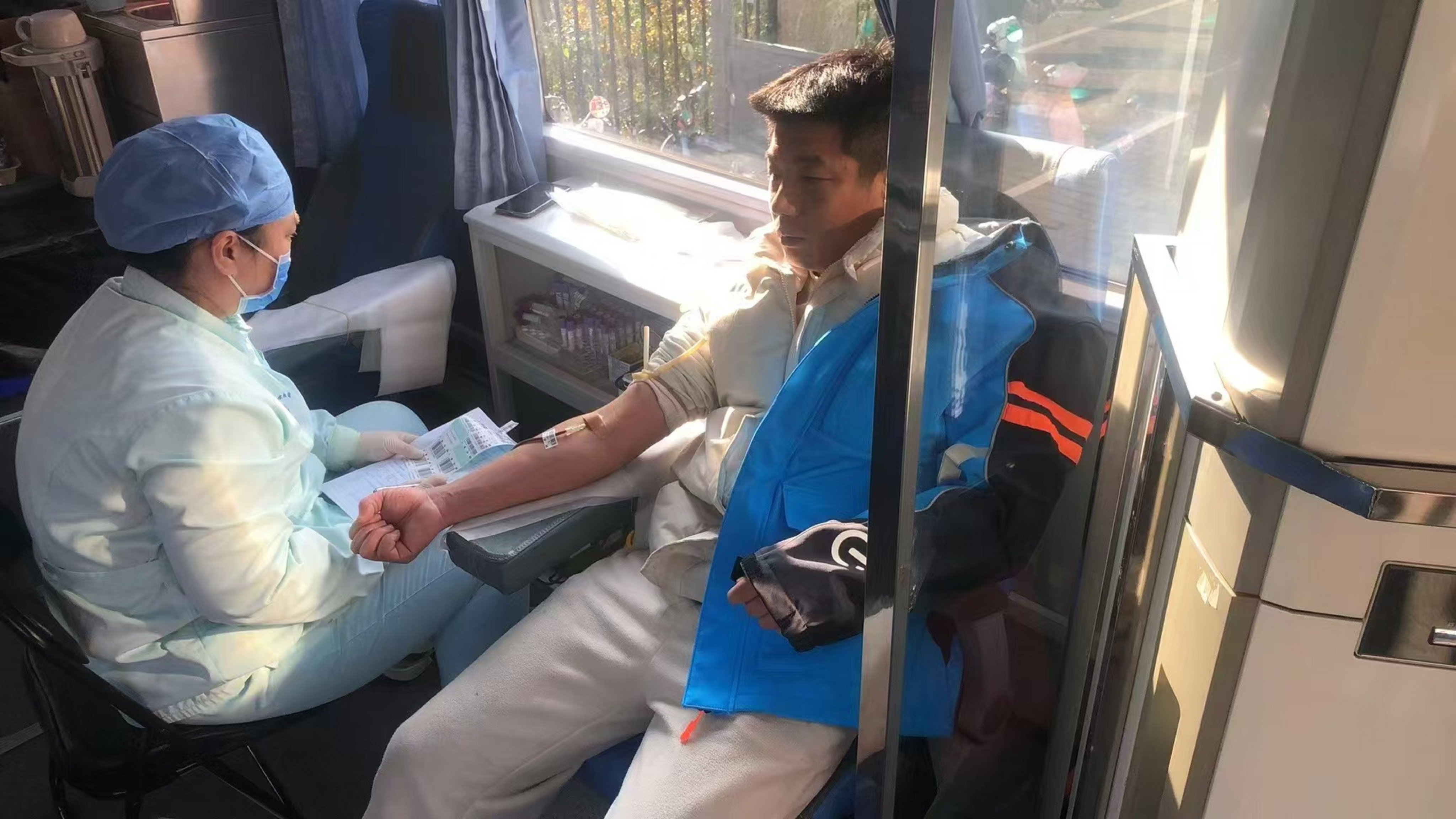 王志强积极参与献血活动