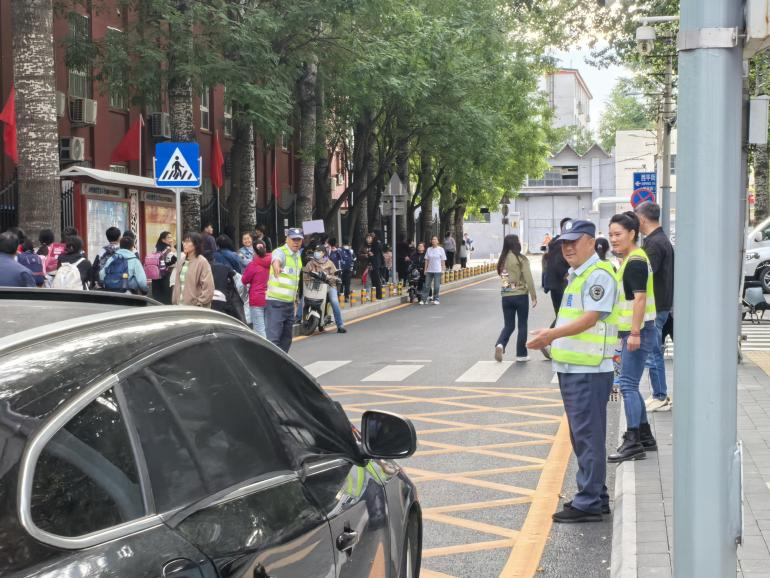 1街校联动共保校园周边安全