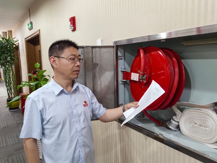 王建广同志工作照3