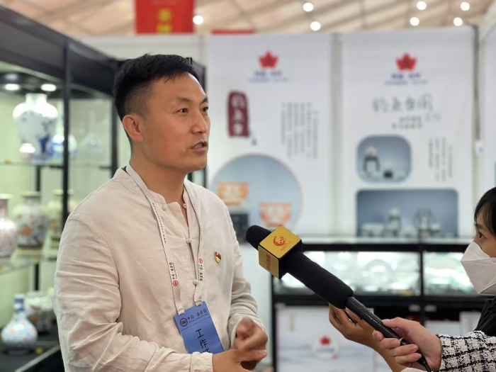 卢长海同志工作照3