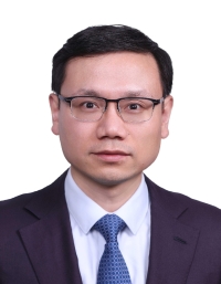 任清证件照（白底）