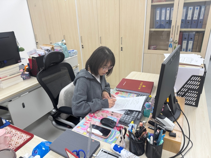 刘静同志工作照2