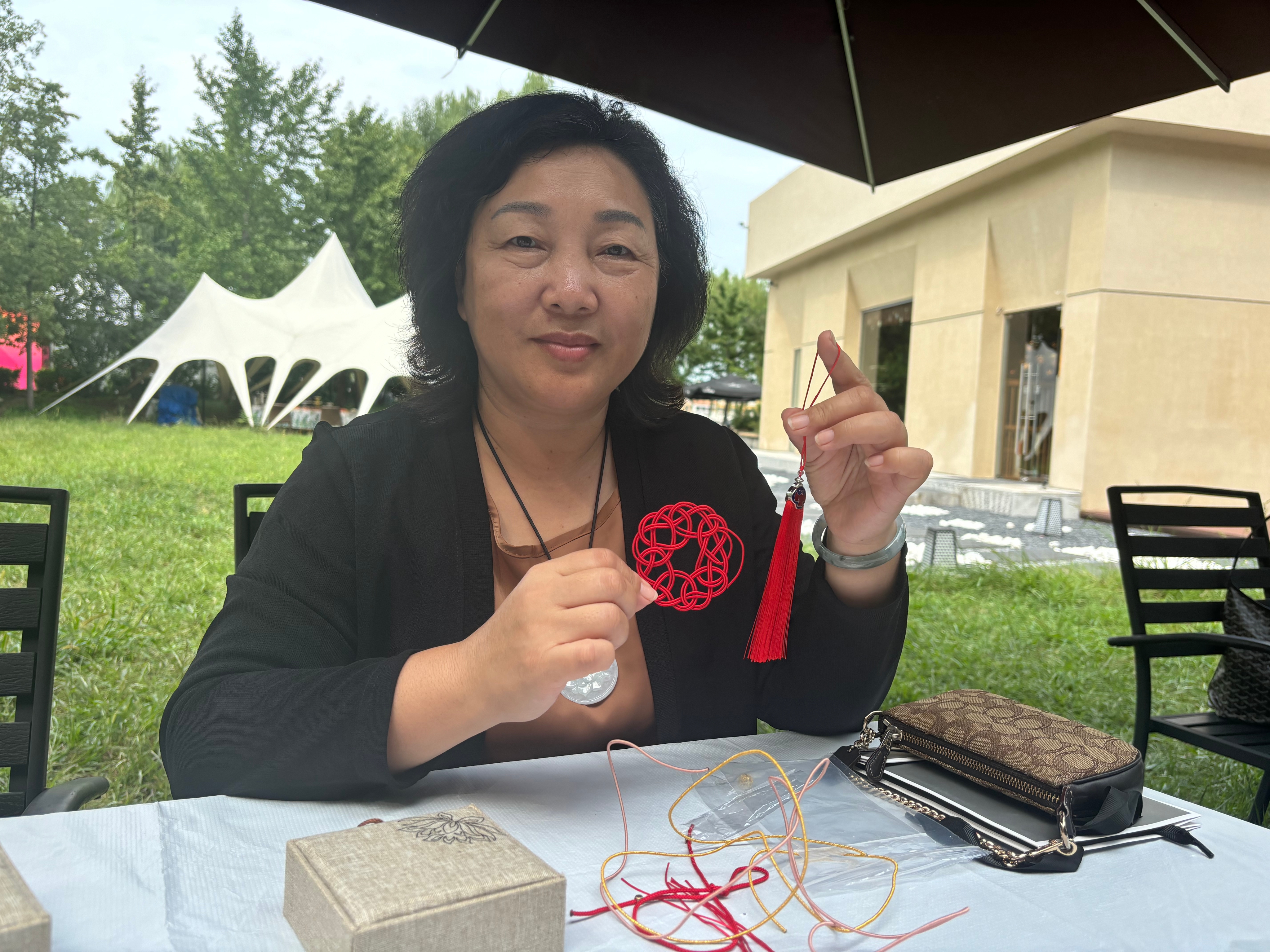 张艳同志工作照1