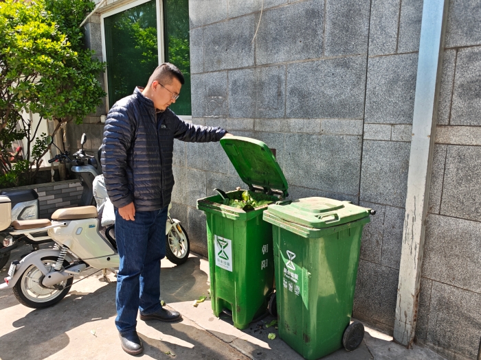 2.检查垃圾桶-朝阳区城市管理委李树茂