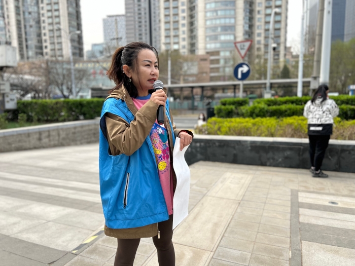 清明节为参与 者加盖纪念章