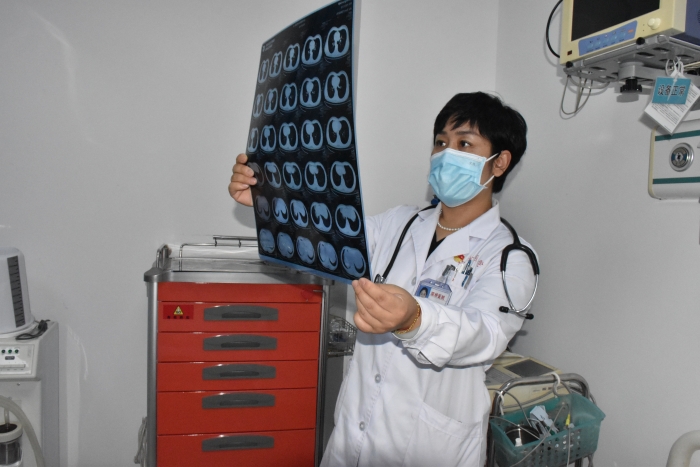 褚岩证工作照-3