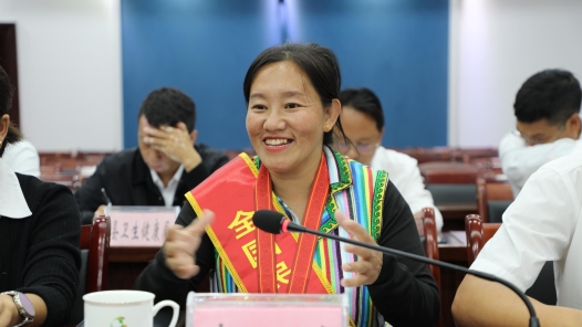 独龙江畔“织梦人”