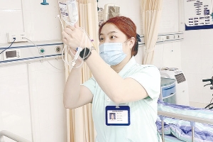 白衣下的青春风采