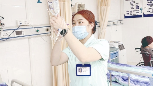 白衣下的青春风采