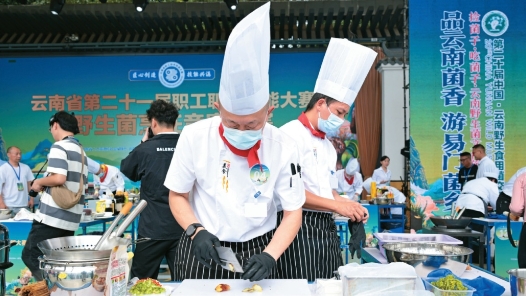 从党领导的工人运动百年历史中凝聚奋斗伟力