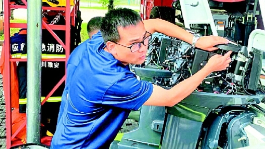 2025年四川省“最美职工”朱曾华：“发明，都源于救援时的不称手”