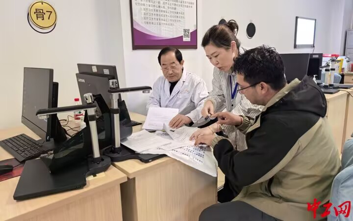 F891F205C96F3E03A1515DE8AD131240