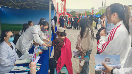 通辽市：“线下招聘+线上直播”双轨模式促就业