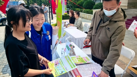 辽宁大连市青年就业专场招聘会搬进文旅大集