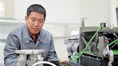 劳模风采·2025年全国劳动模范｜陈德君：轨道交通行业的“智造”先锋