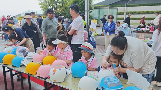 青岛市市南区总工会举办“童心绘安全”关爱新就业形态劳动者活动