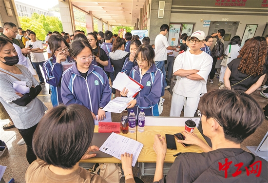 4e3f43df764b8a789b6a99a943a242af