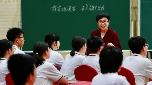 张洁：创建“四有”思政课堂 培养学生政治核心素养