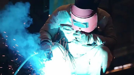 劳模风采·全国劳动模范 | 郑伟：匠心如炬 “焊”出精彩