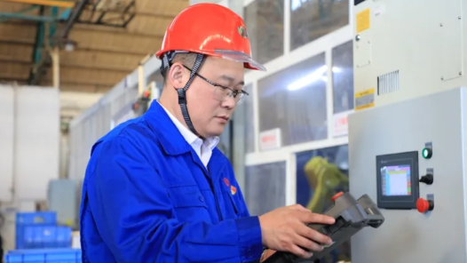 劳模风采·全国劳动模范 | 徐宇航：用匠心“铸剑”的兵工人