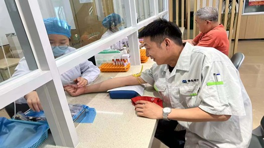 “健康礼包”送到工位！青岛市崂山区总工会为千名职工撑起健康保护伞