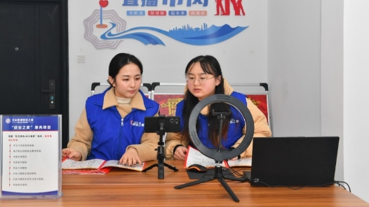 河南郑州：劳模带岗为家政行业代言