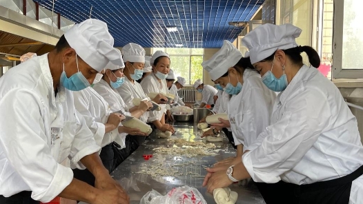 美味争锋引爆味蕾 中式烹调师展开技能对决