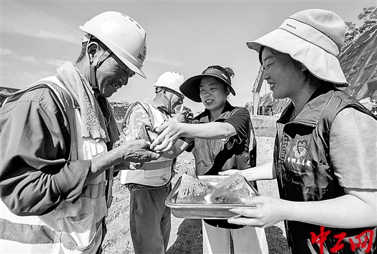 3039000_tpzz_1751524197323_b