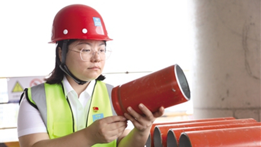 劳模风采·广东省劳动模范｜王丽：要啃硬骨头，必须深扎根