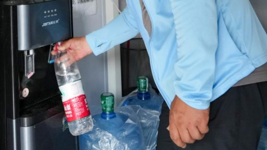 亳州市近千家工会驿站为户外劳动者送清凉