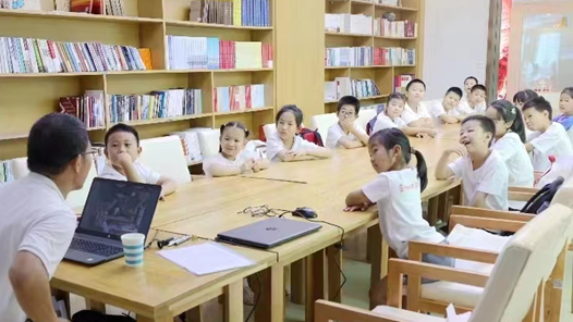 青岛西海岸新区总工会：暑期来临，孩子们有了“互助式”托管