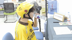 安徽亳州户外工作者乐享“15分钟纳凉圈”