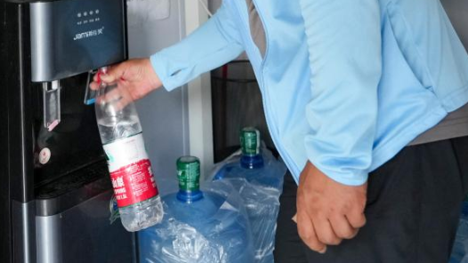 河南郑州：工会驿站邀职工消夏充能