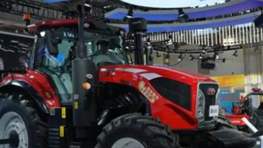 东方红混动拖拉机亮相链博会！未来可实现无人驾驶