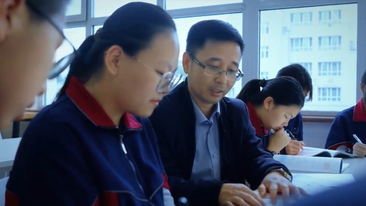 劳模故事·内蒙古自治区五一劳动奖章丨教育事业筑梦师—— 马宁