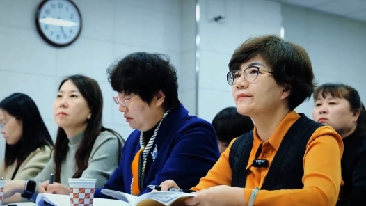 劳模故事·全国五一劳动奖章丨墨香引路人——陈玉梅