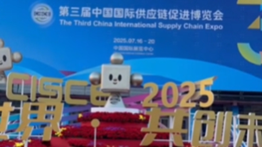 聚焦链博会丨告别高空作业，门吊司机坐在中控室就能“云操控”