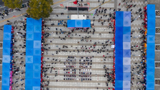 技能培训深度链接“一刻钟生活圈”——青岛织密家门口服务网，托起重点群体“技能饭碗”