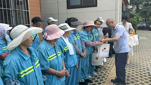 青岛市城阳区总工会开展“情系职工 服务大局”夏送清凉活动